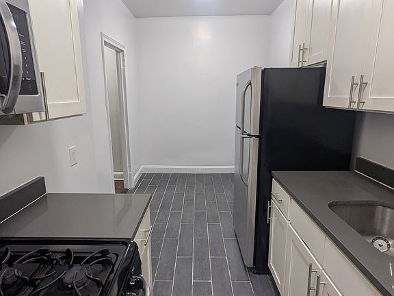 3rd image of 8015 Grenfell St #C12