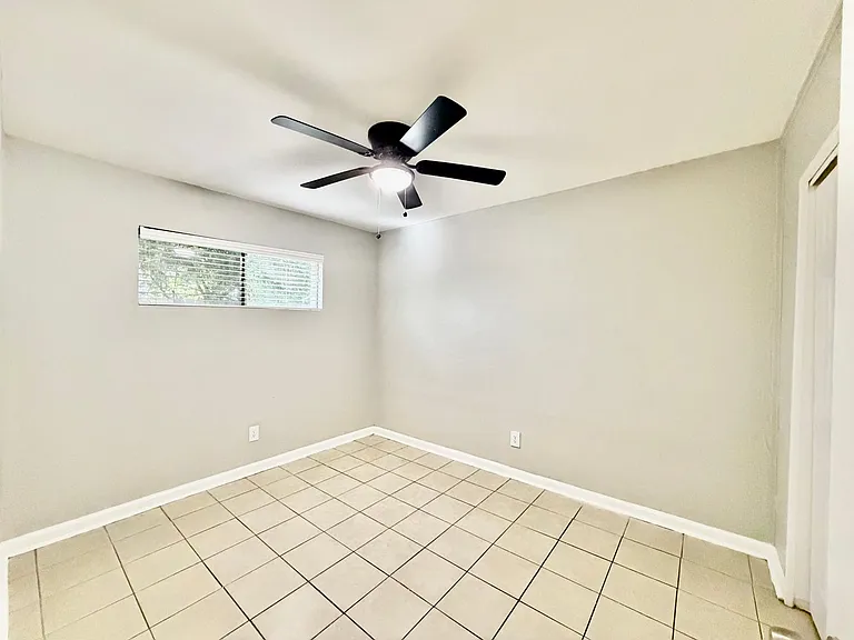 Sundance Apartments — Photo 32