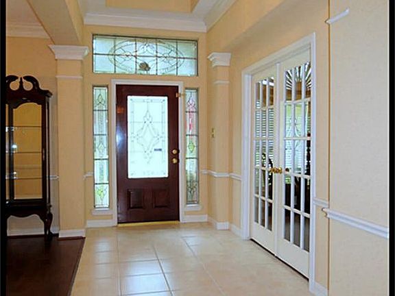 Gorgeous grand entry with decorative lead glass front door, 11' ceiling and elevated ceiling with double crown molding.