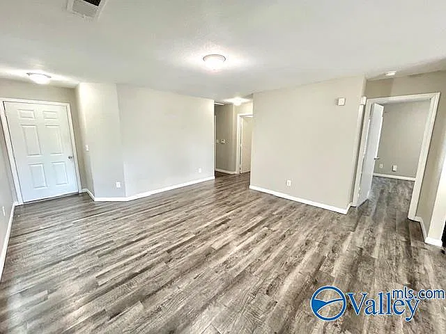 3 bed, 2.0 bath, 1328 sqft, $1,745 — Photo 3