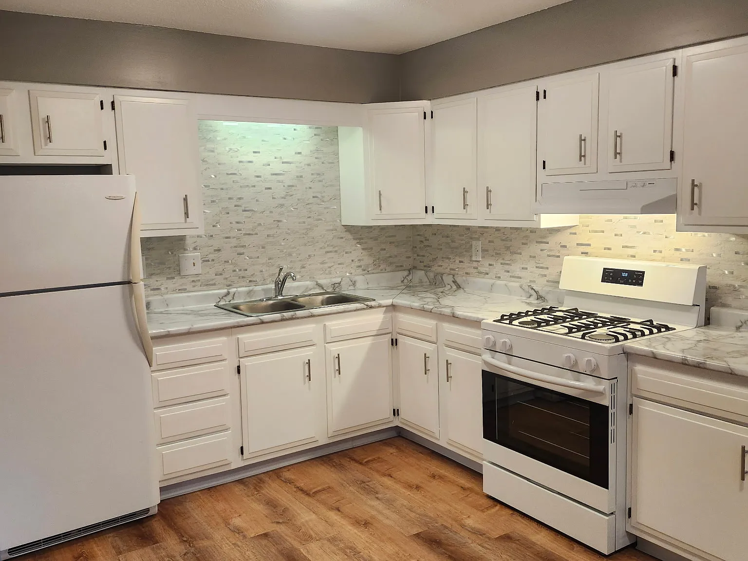 2 bed, 725 sqft, $1,200 — Photo 2