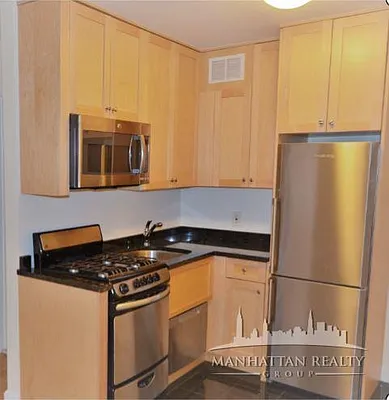 Rented by Manhattan Realty Group | media 17