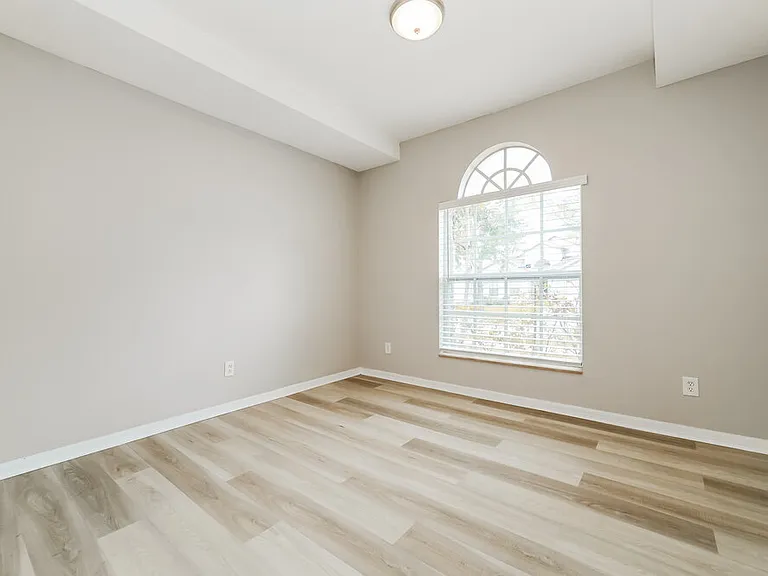 1221 Barclay Wood Dr — Photo 14