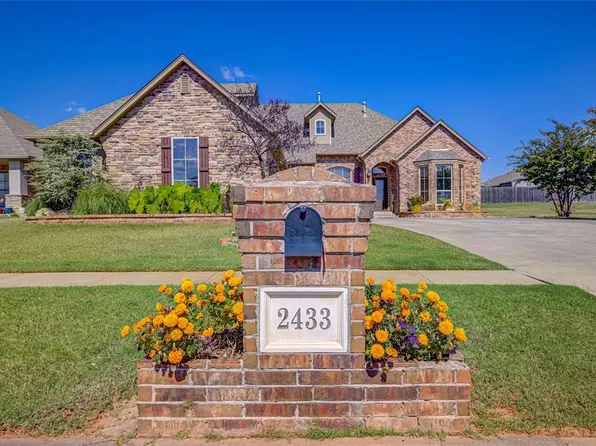 2433 SE 12th St, Moore, OK 73160