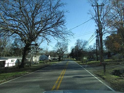 2nd image of 405 Forrest Rd