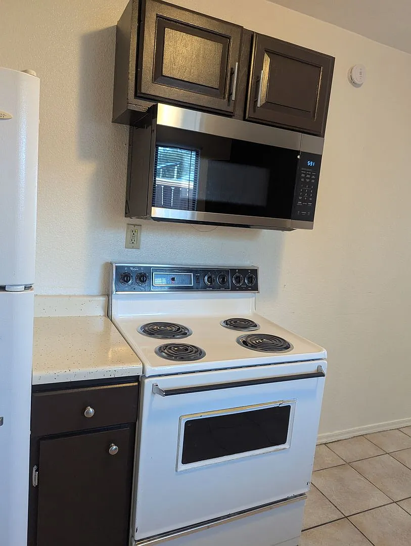 Cute 2 bedroom townhouse — Photo 4
