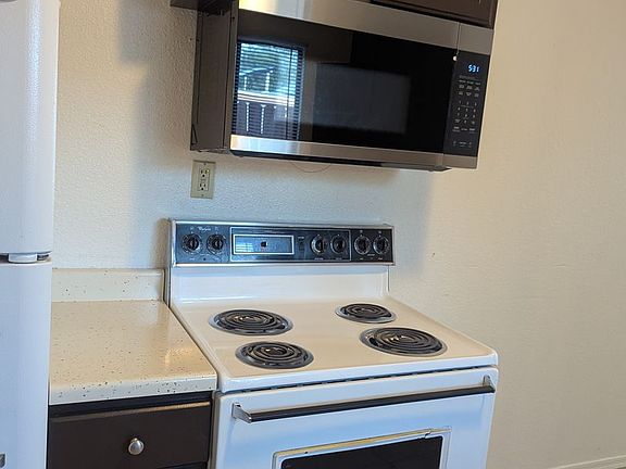 4th image of 835 W Tipton Dr
