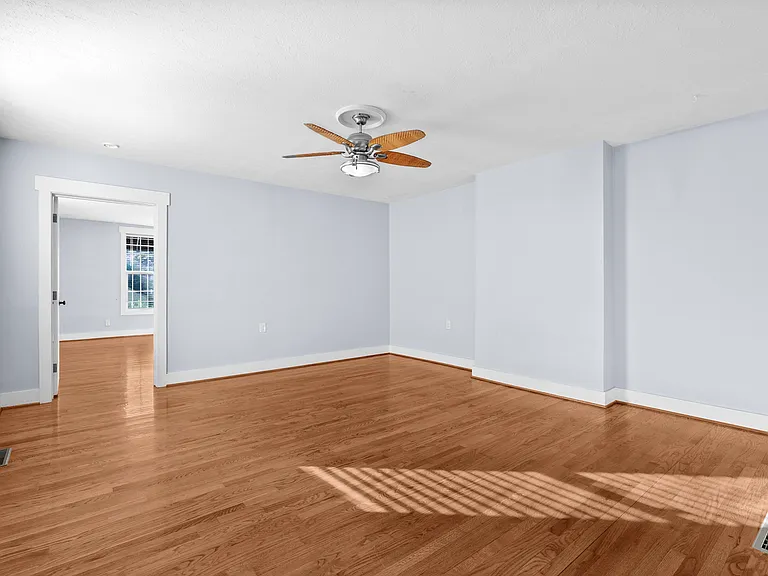 1304 Payne St — Photo 10