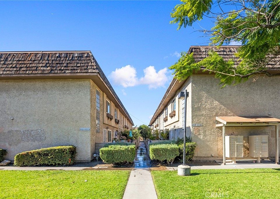 1st image of 4409 Merced Ave #15