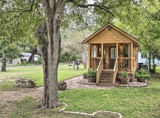 250 Park Ave, Staples, TX 78670