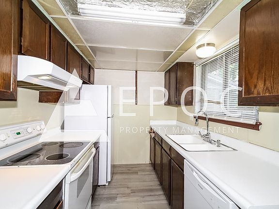 2nd image of 409 Woodland Dr
