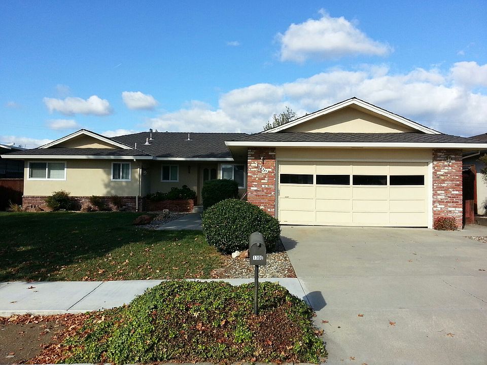 1st image of 1300 Gloria Dr