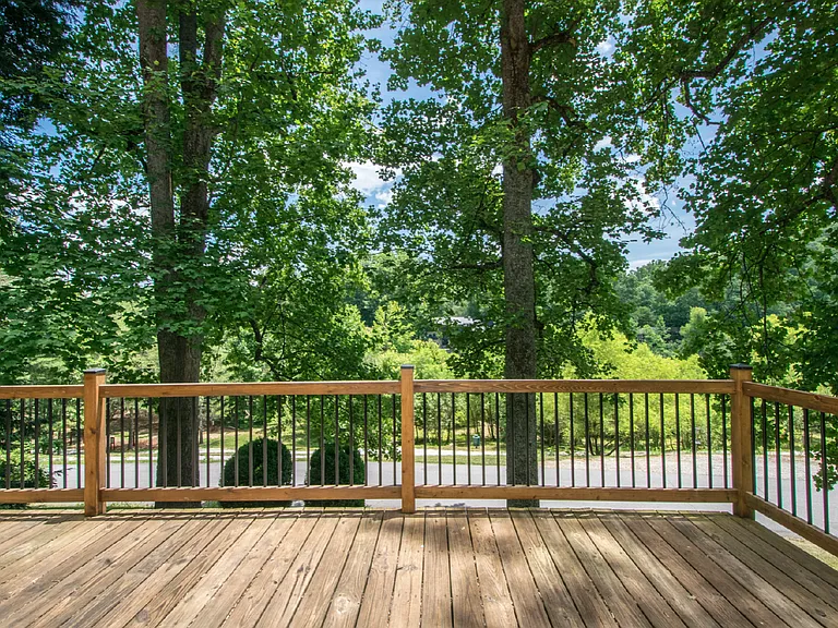 117 Lake Dr — Photo 12