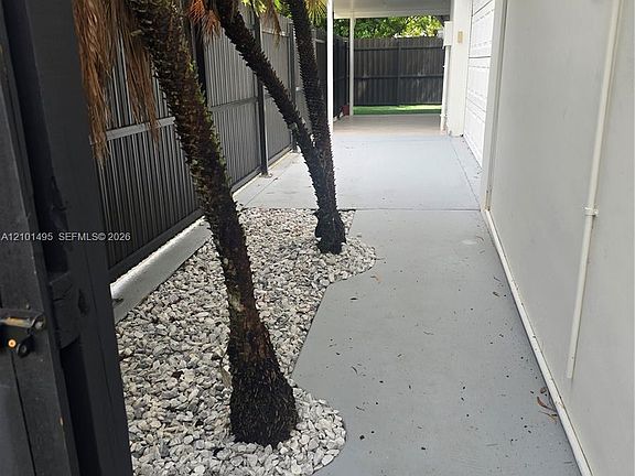 5th image of 91 NE 16th St #4