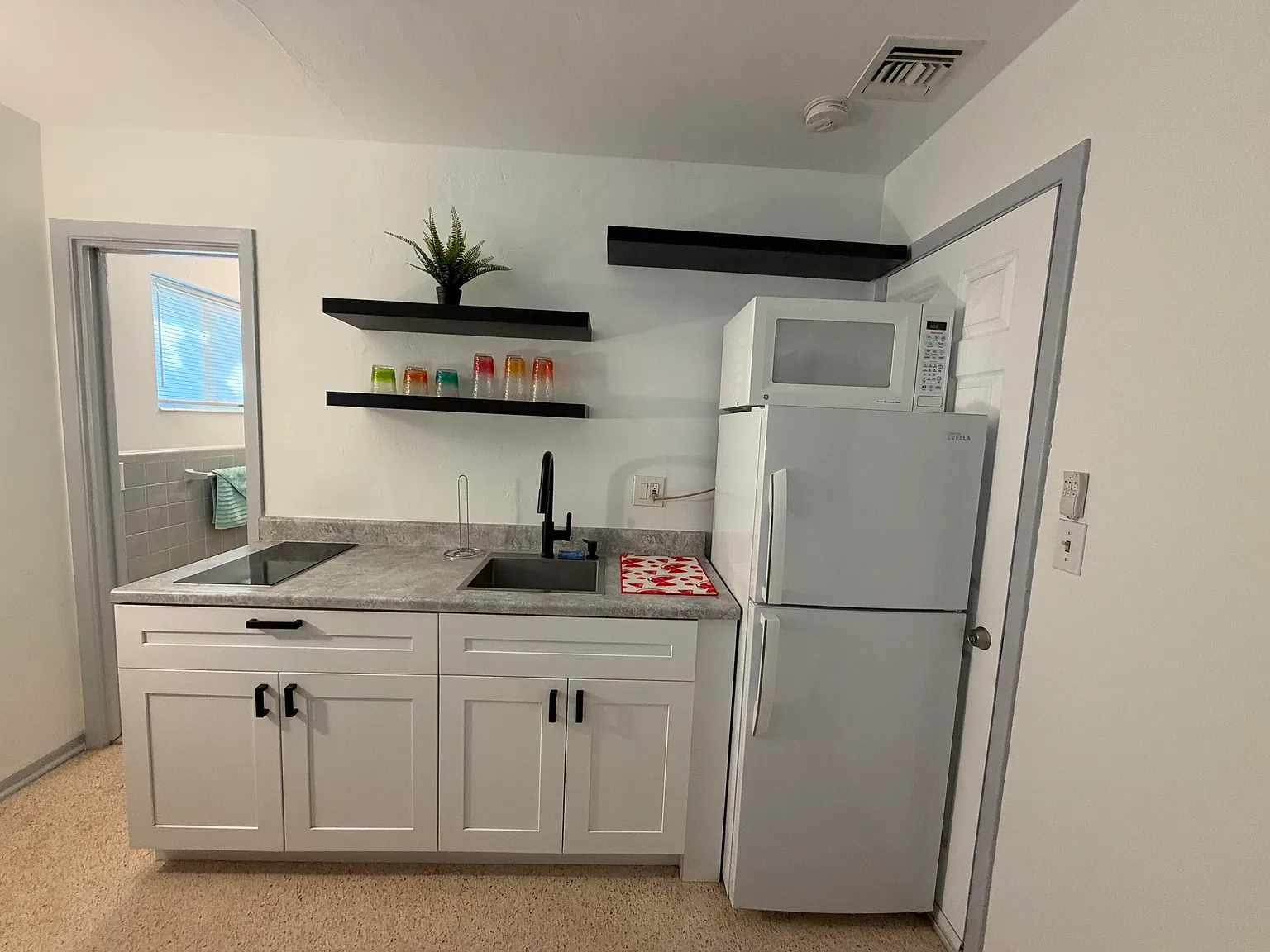 Studio, 1.0 bath, 2000 sqft, $1,350 — Photo 3