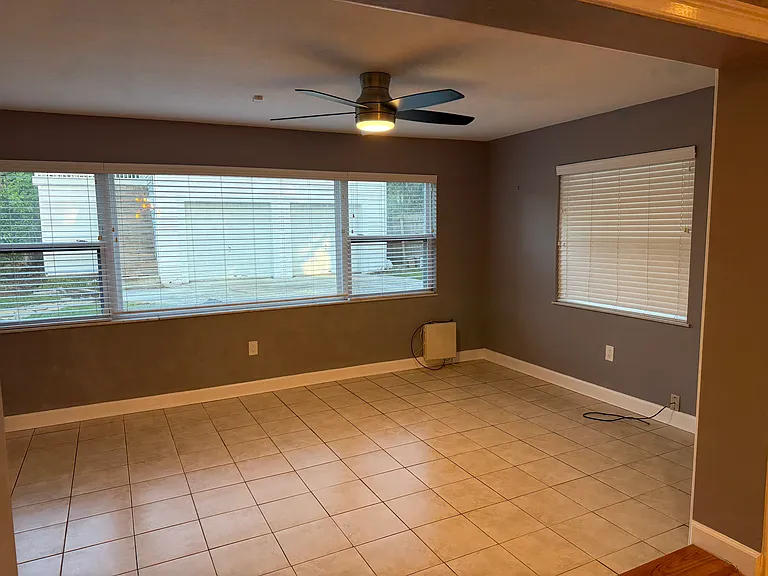 213 S Bradford Ave — Photo 4