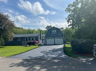 4 Willow Ln, Londonderry, NH 03053