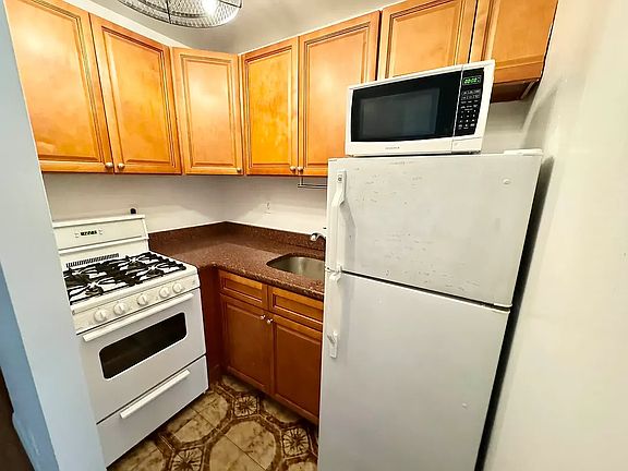 4th image of 135 Charles St #Ld