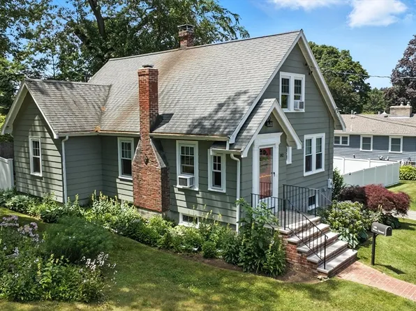 182 Winn St, Woburn, MA 01801