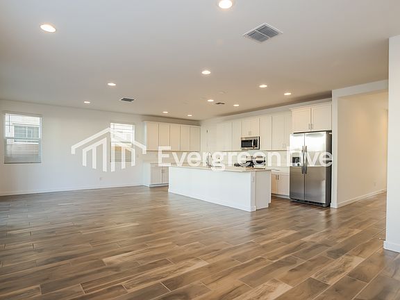 4th image of 10130 E Ulysses Ave