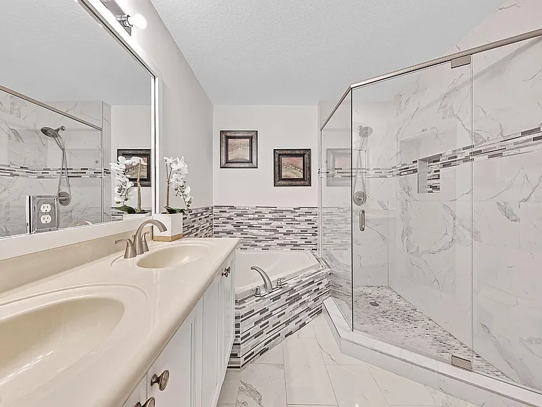 323 Bayfront Dr — Photo 38
