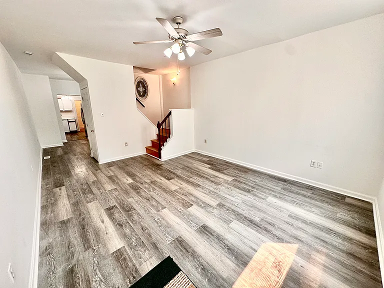 5227 Ridge Ave — Photo 2