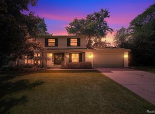 31018 Pickwick Ln, Beverly Hills, MI 48025