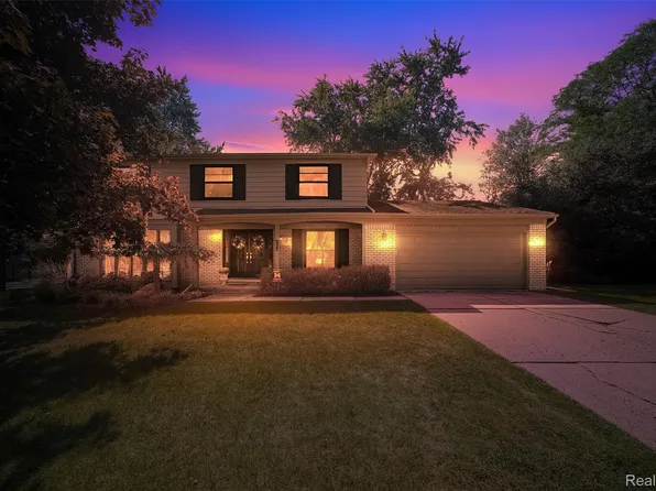 31018 Pickwick Ln, Beverly Hills, MI 48025