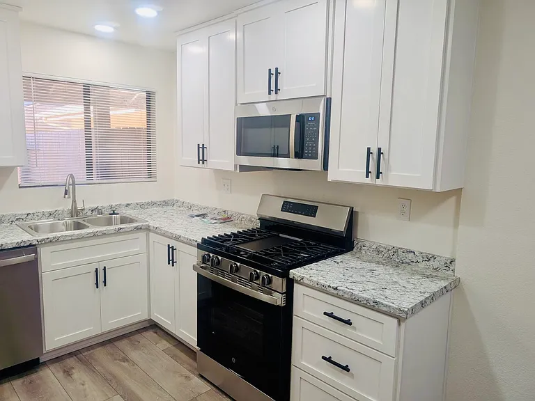 71 Village Circle Dr — Photo 2