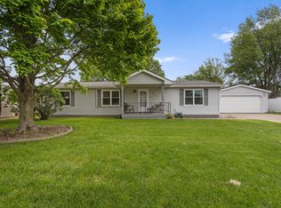 210 Apple Tree Dr, Urbana, IL 61802