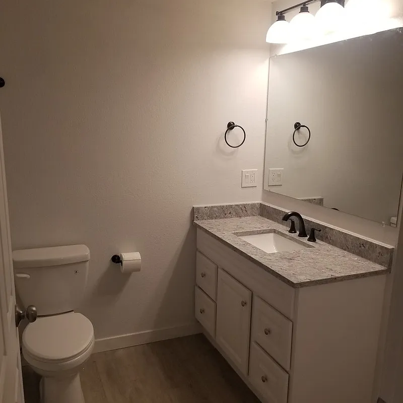 One bedroom basement apartment. — Photo 4