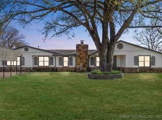 20819 W Coyote Trl, Sand Springs, OK 74063