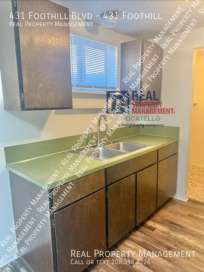 3 Bedroom 1.5 Bath 1 Car Garage Townhouse — Photo 4