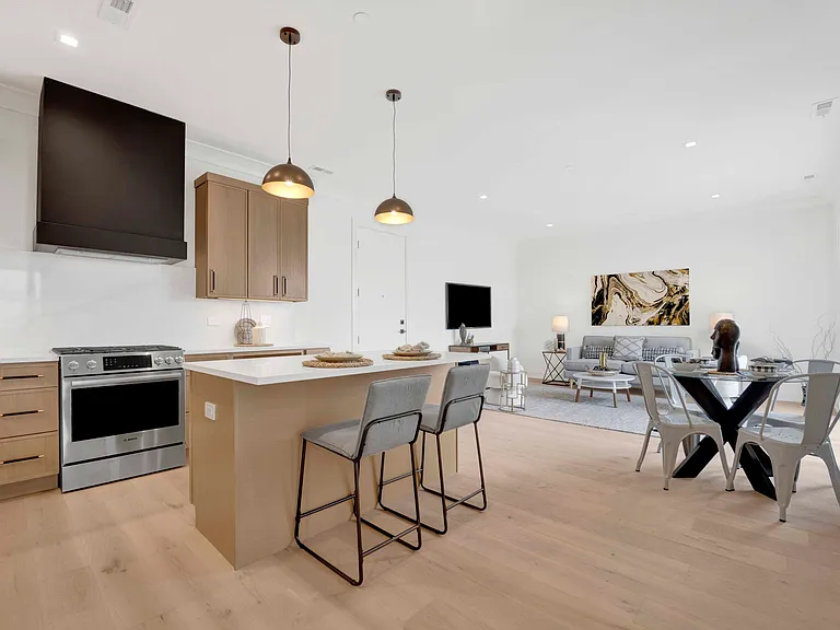 5630 N Broadway St #2W — Photo 7