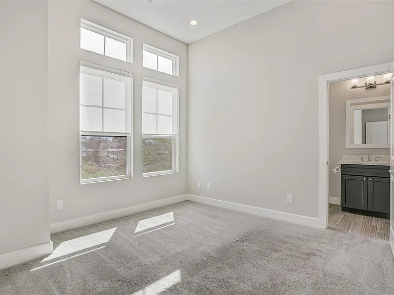 2413 Chapman St — Photo 13