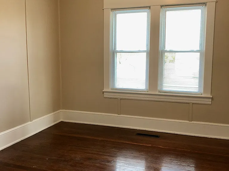 112 N Bruffey St — Photo 19