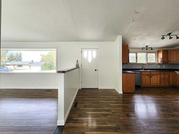 4th image of 462 N 28th St