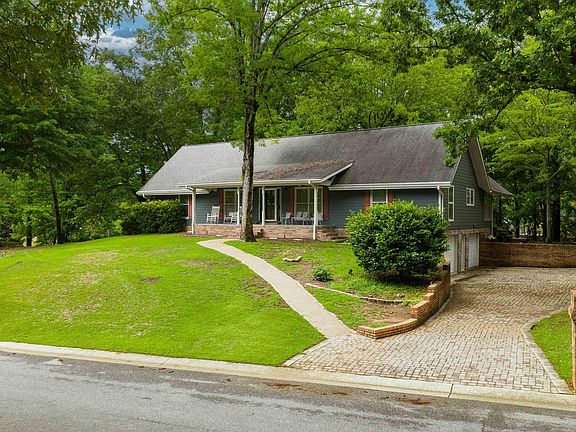 3rd image of 401 Dovecote Cir