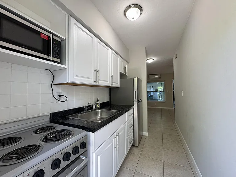 625 NE 14th Ave #4 — Photo 15