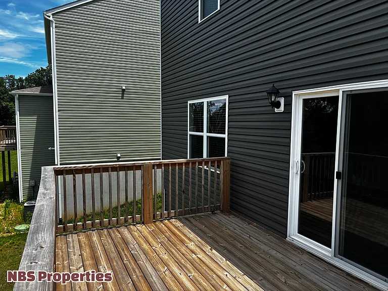 935 Utopia Ln — Photo 13