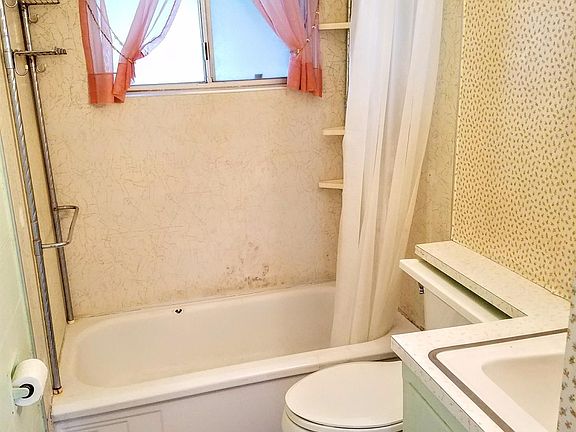 5th image of 4921 61st St