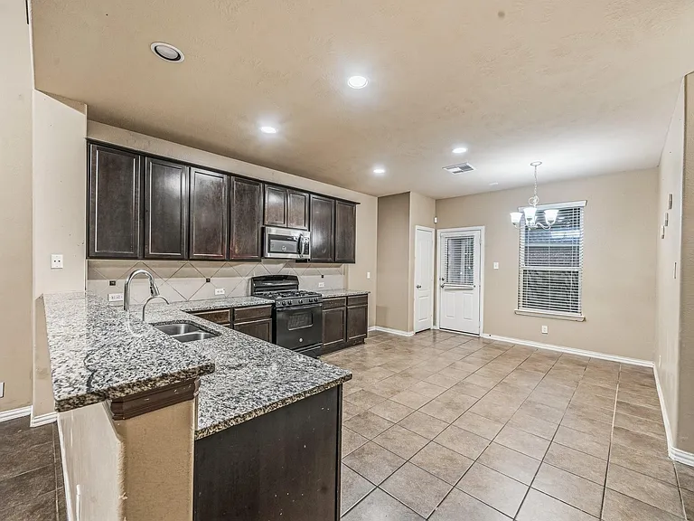 2403 Summers Glen Ct — Photo 7