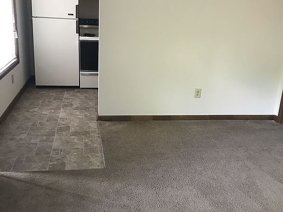 5th image of 2120 Peppertree St APT D