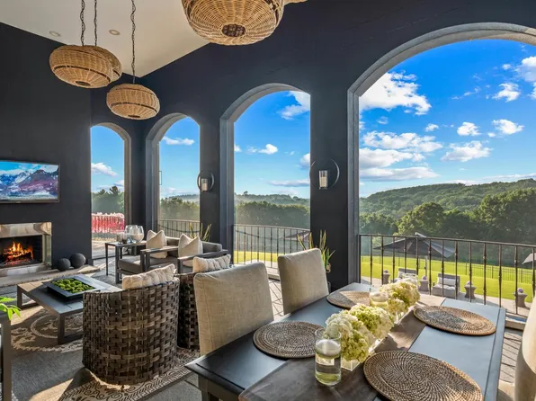 S17W28902 Price COURT, Waukesha, WI 53188