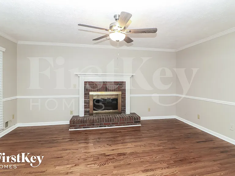 205 Timber Oak Cv — Photo 5