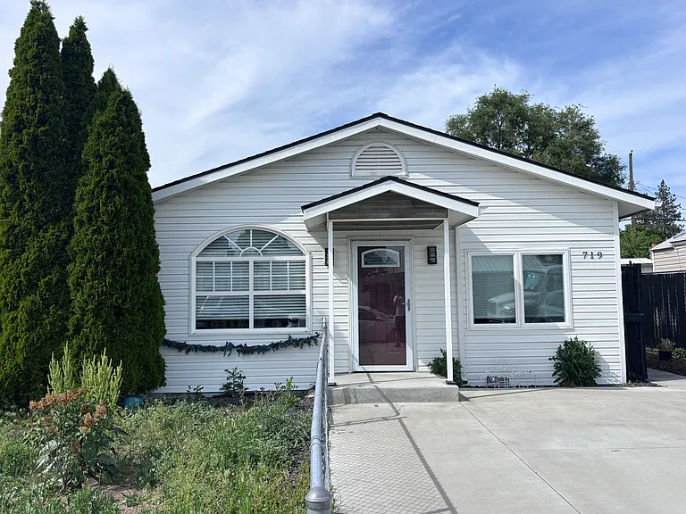 719 E Crown Ave — Photo 6