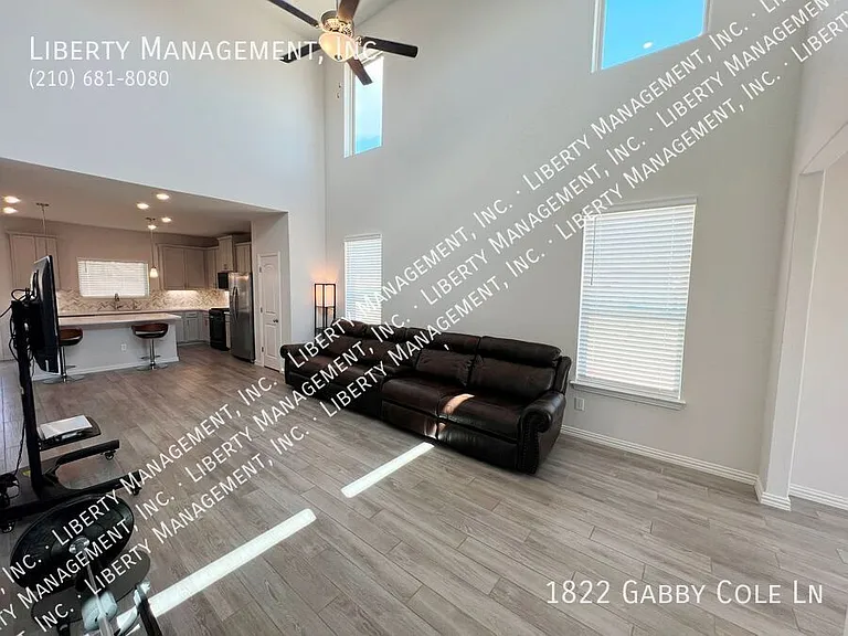 1822 Gabby Cole Ln — Photo 2