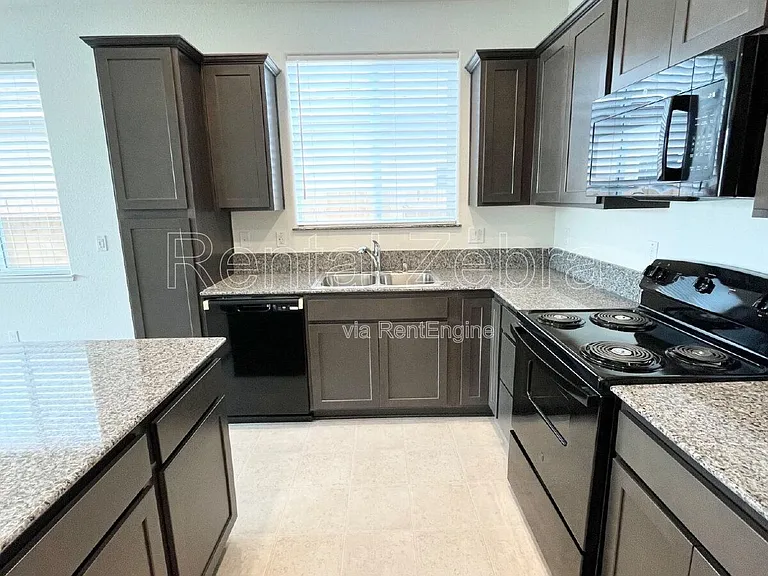 165 Squaw Valley Dr — Photo 5