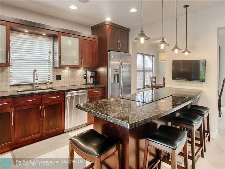 521 N Victoria Park Rd — Photo 6