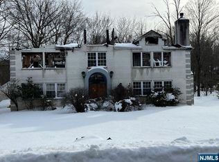 18 Lake Rd, Upper Saddle River, NJ 07458